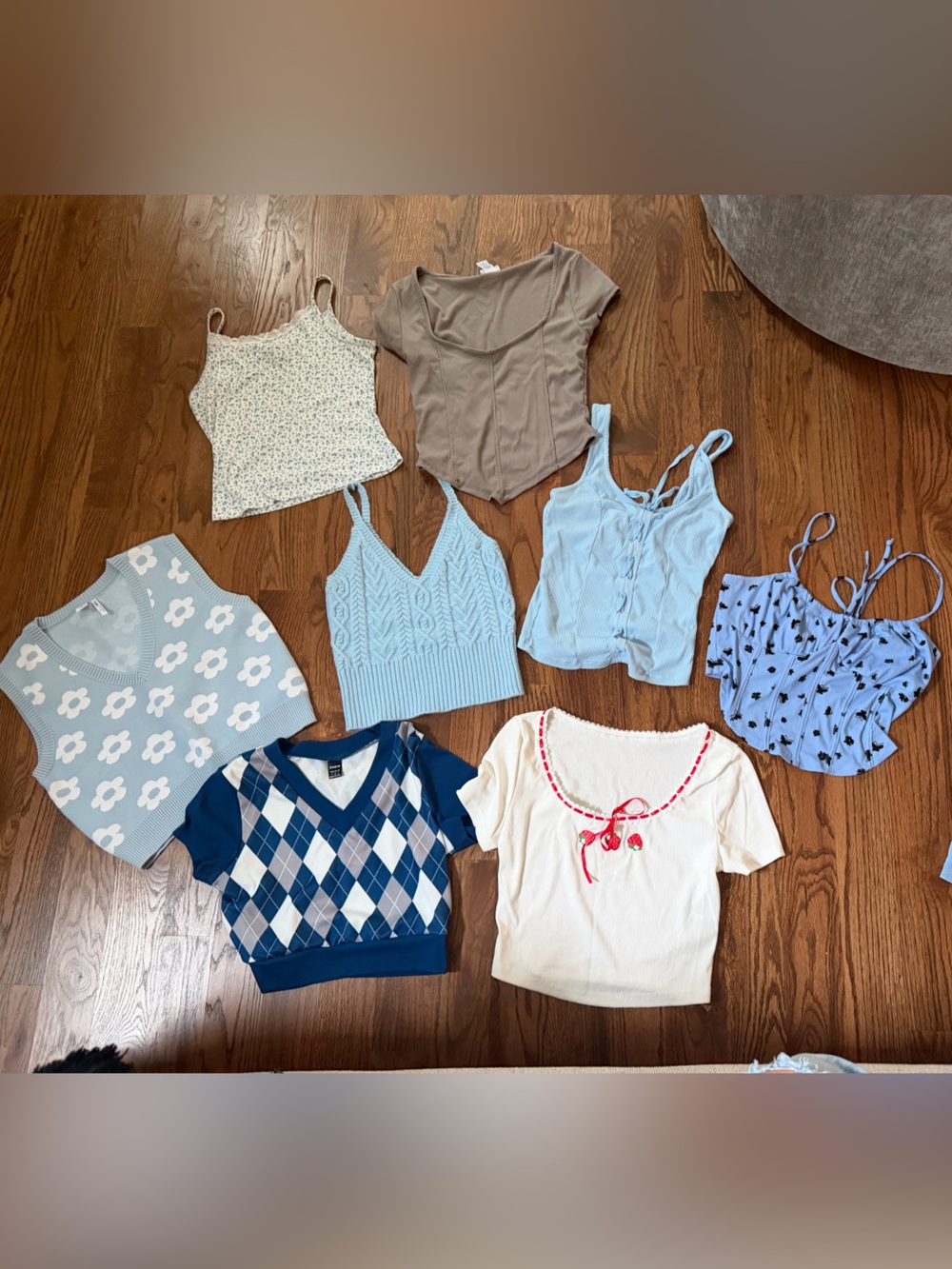 Women’s Small Lot of Tanks, Shirts and Vest